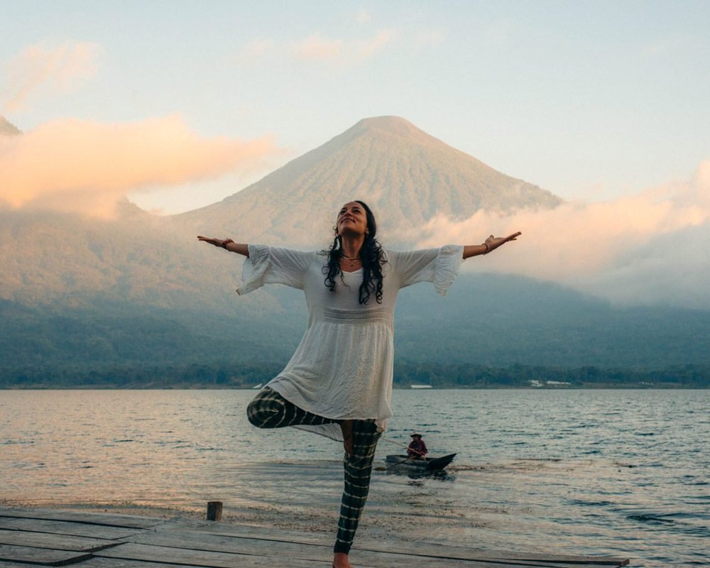 jurema-changa-xanga-retreat-center-mystical-yoga-farm jurema changa xanga retreat center mystical yoga farm women on deck with volcanoes